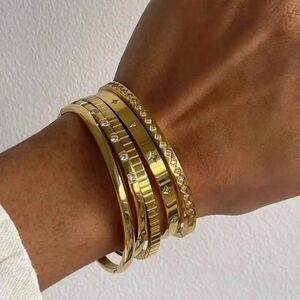 Minimalist textured bracelet M736